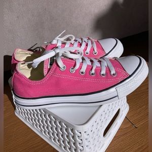 Converse Chuck Taylor’s All-Star Sneakers size 8 women’s Good condition